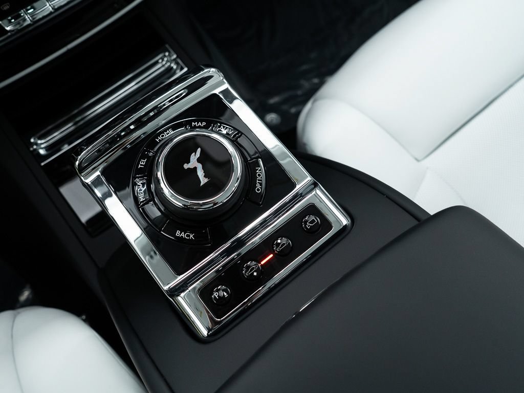 Certified 2026 Rolls-Royce Phantom Sedan w/ Leather Finishing Pack RWD image 40