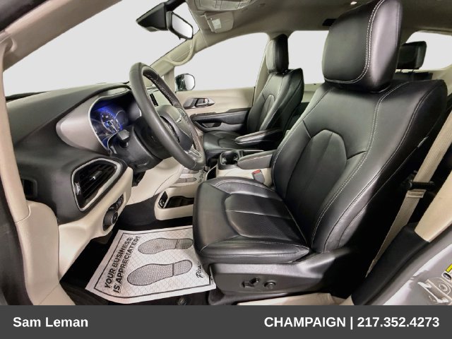 Used 2024 Chrysler Pacifica Touring-L FWD image 19