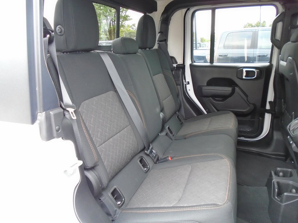 Used 2026 Jeep Gladiator Mojave AWD/4WD image 9