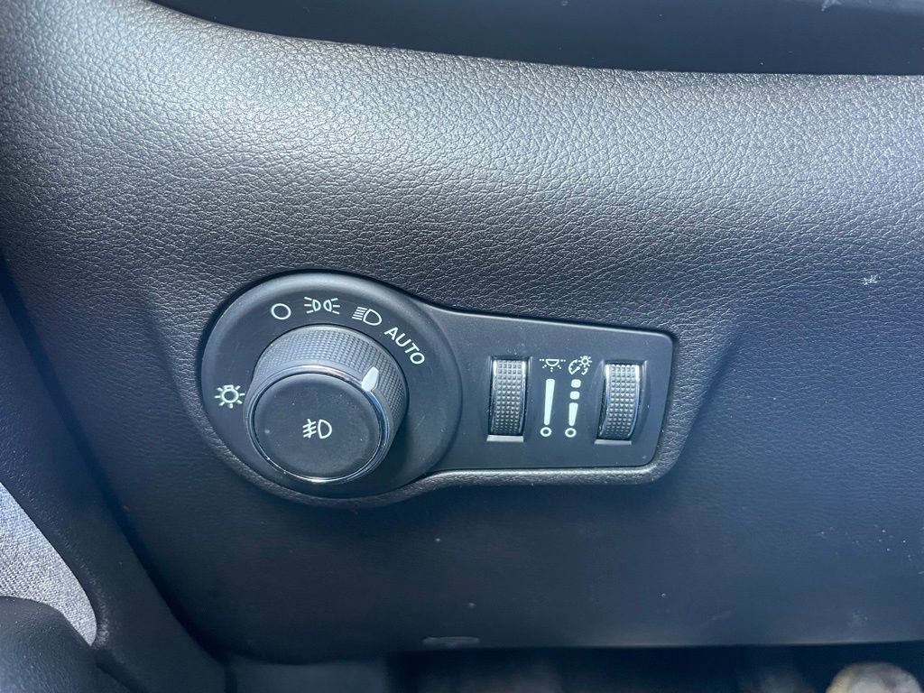 Used 2024 Jeep Compass Latitude AWD/4WD image 43