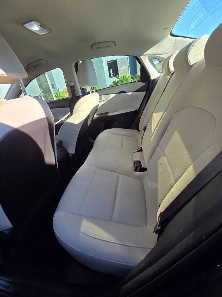 Used 2022 Kia Forte LXS w/ LXS Technology Package FWD image 30