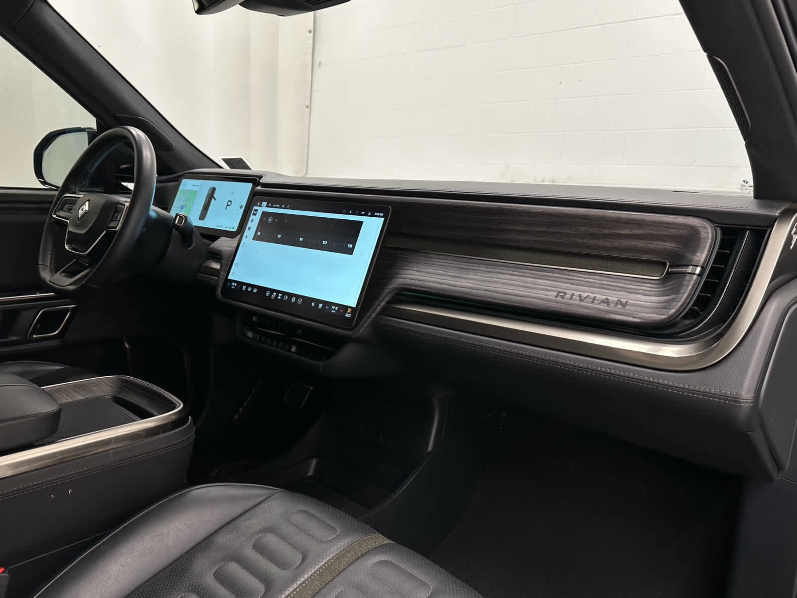 Used 2022 Rivian R1T Adventure image 17