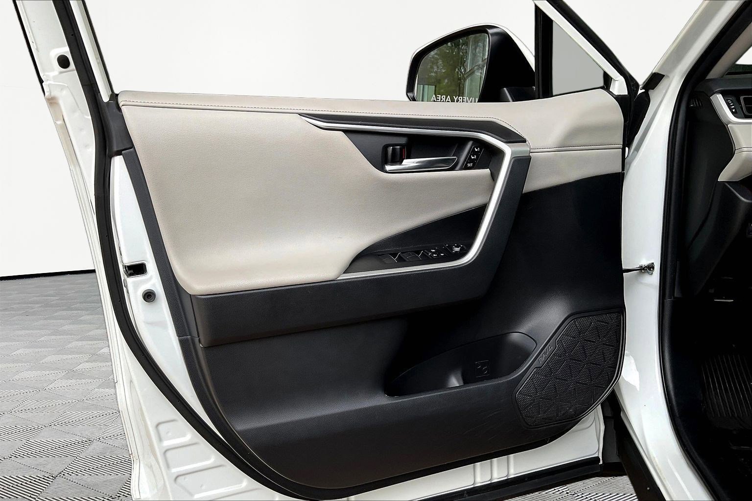 Used 2021 Toyota RAV4 Limited AWD/4WD image 20