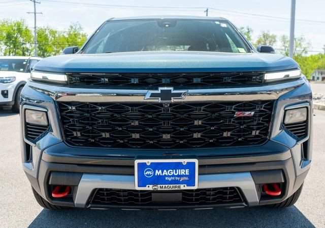 Used 2024 Chevrolet Traverse Z71 AWD/4WD image 3