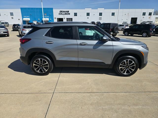 Used 2025 Chevrolet TrailBlazer LT AWD/4WD image 16