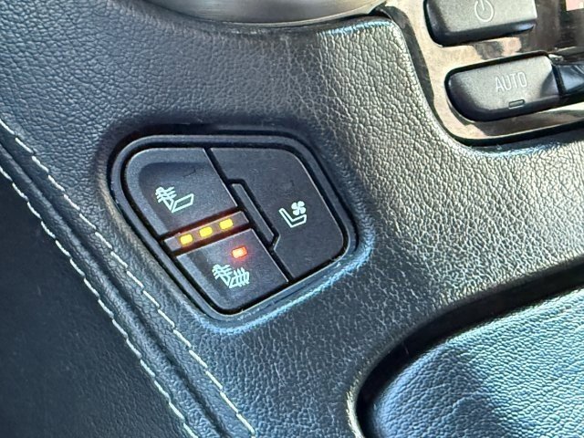 Used 2017 GMC Yukon Denali w/ Open Road Package image 38