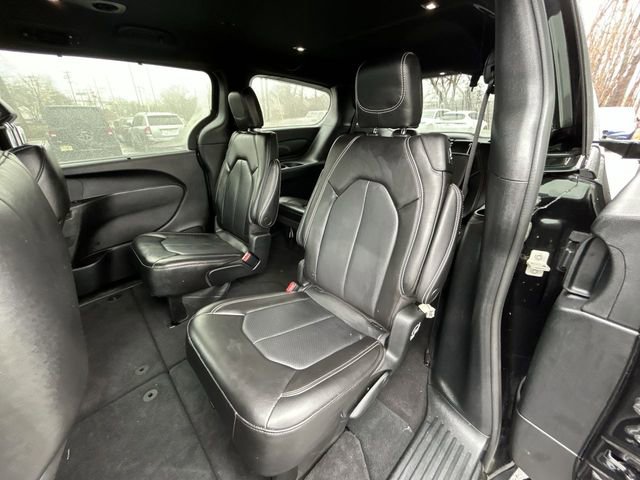 Used 2023 Chrysler Pacifica Touring-L w/ S Appearance Package image 22
