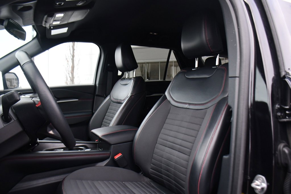 Used 2025 Ford Explorer ST-Line w/ ST-Line Street Pack image 13