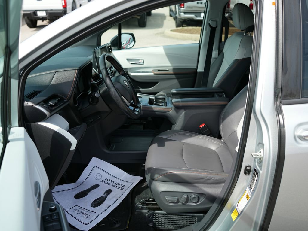 Used 2021 Toyota Sienna XSE FWD image 19