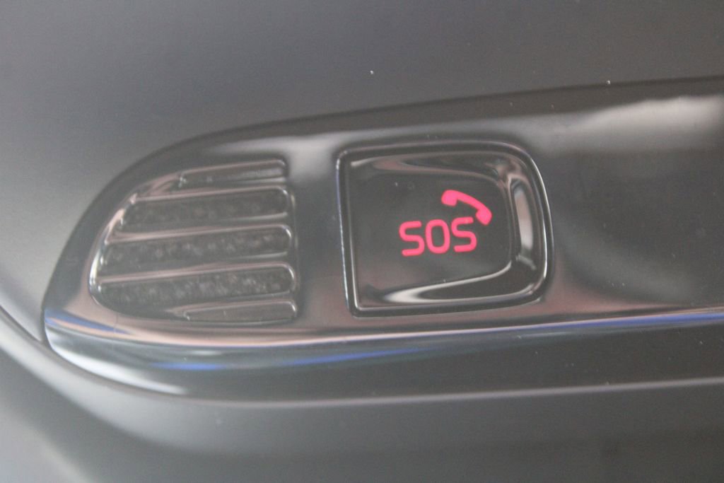 Used 2021 Volvo XC40 T5 R-Design image 47