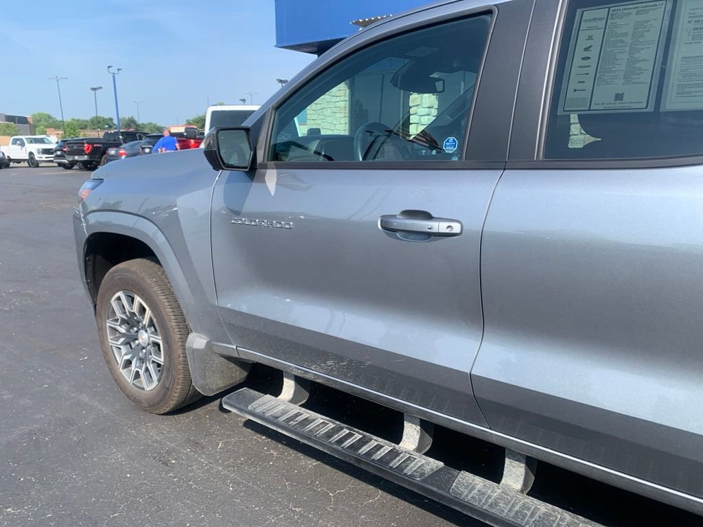 Used 2024 Chevrolet Colorado LT w/ LT Convenience Package III AWD/4WD image 13