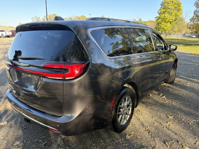 Used 2021 Chrysler Pacifica Touring FWD image 7