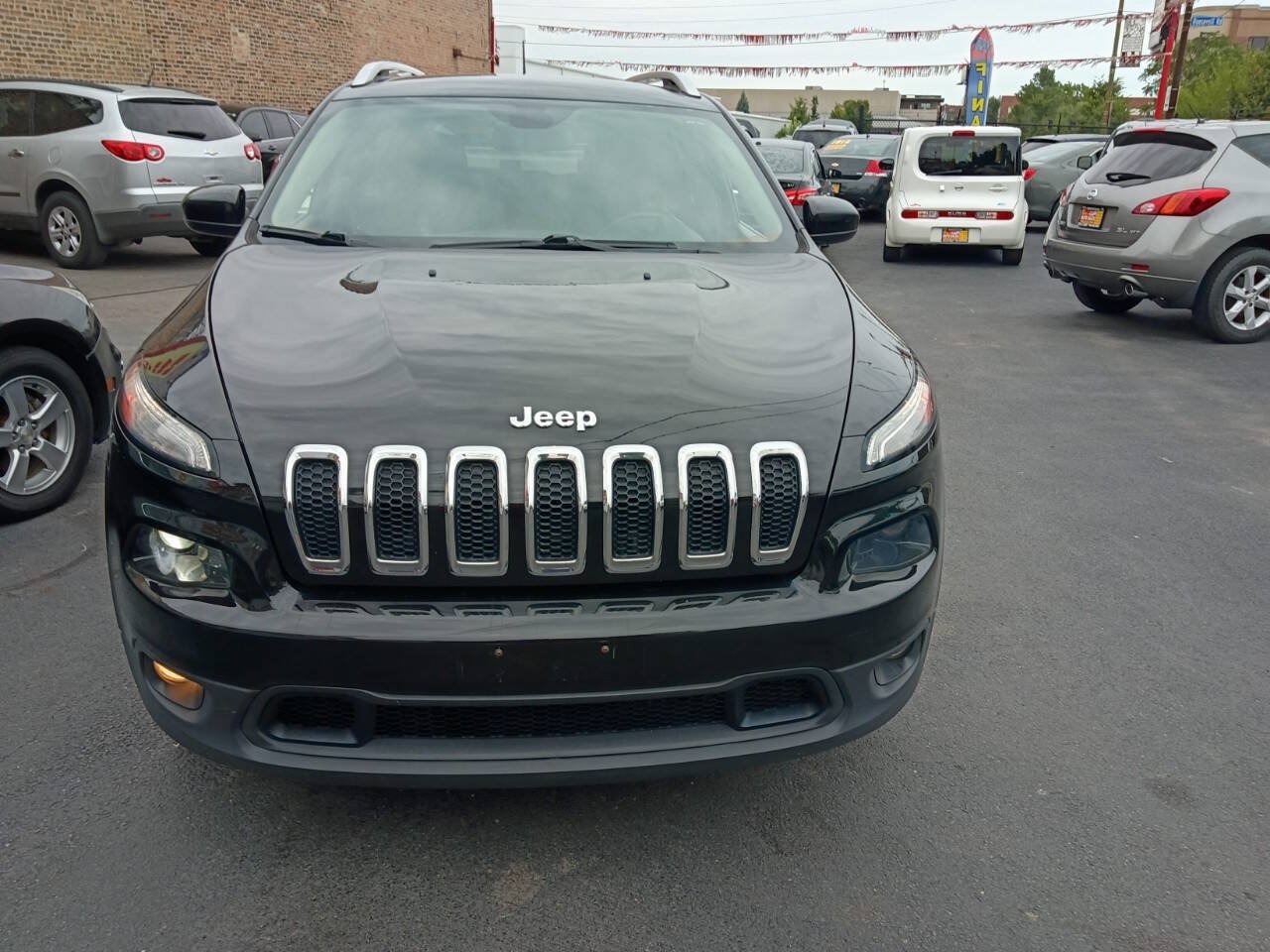 Used 2018 Jeep Cherokee Latitude w/ Cold Weather Group AWD/4WD image 3