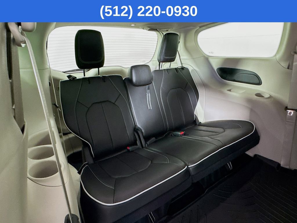 Used 2023 Chrysler Pacifica Limited image 35