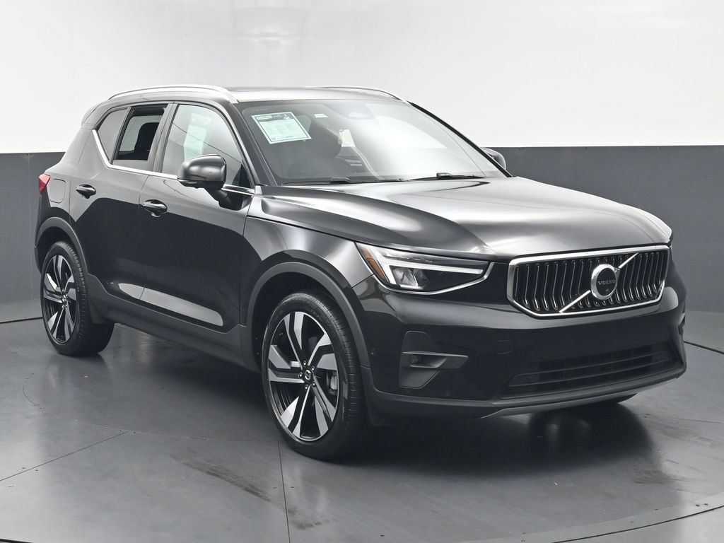 Used 2023 Volvo XC40 B5 Ultimate w/ Climate Package AWD/4WD image 3