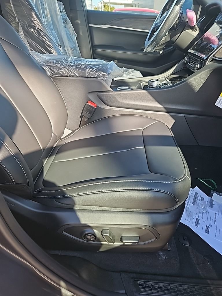 New 2025 Jeep Grand Cherokee Limited w/ Black Appearance Package image 3