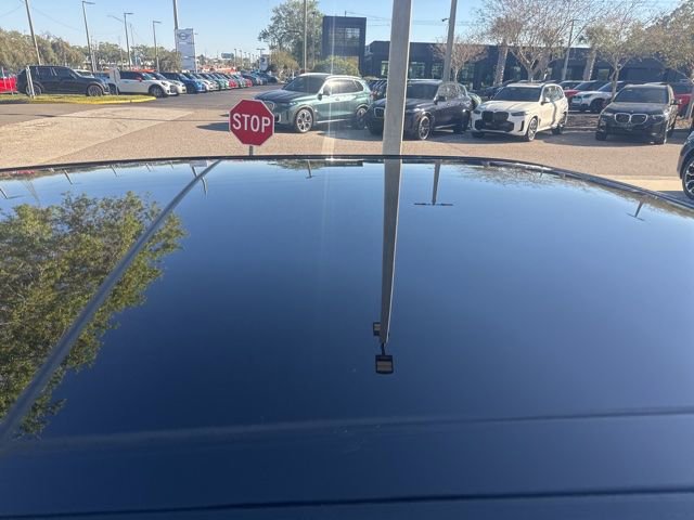 Used 2023 Land Rover Range Rover Velar R-Dynamic S image 9