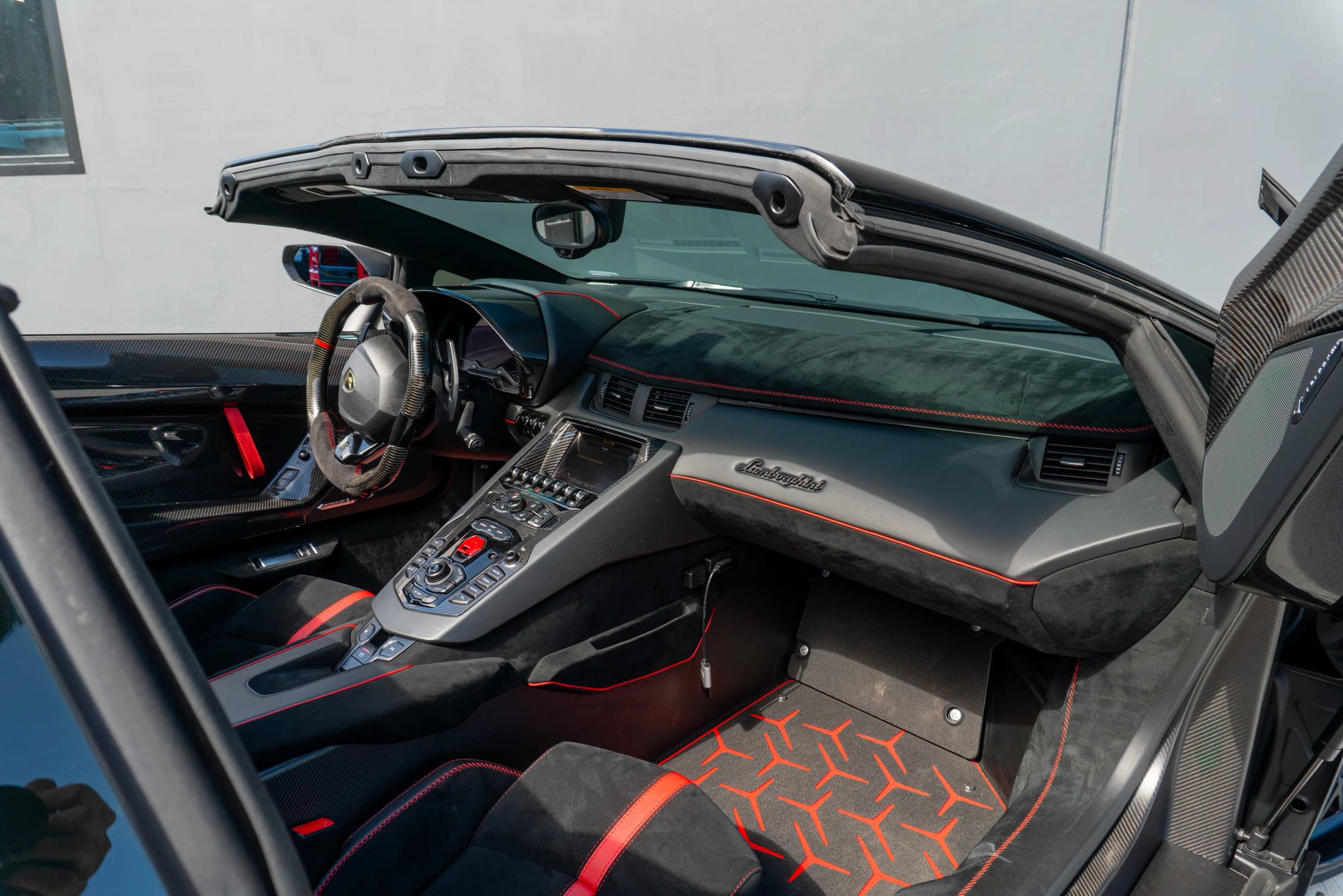 Used 2020 Lamborghini Aventador SVJ AWD/4WD image 66