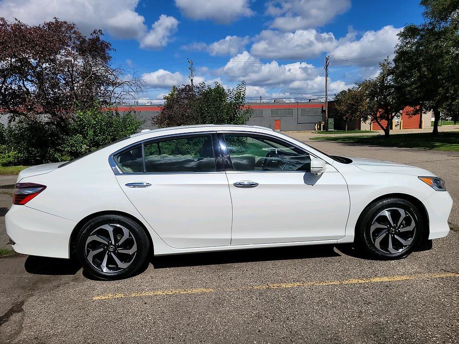 Used 2017 Honda Accord EX-L image 8