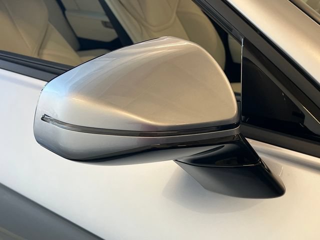 New 2026 Lexus ES 350e FWD image 17