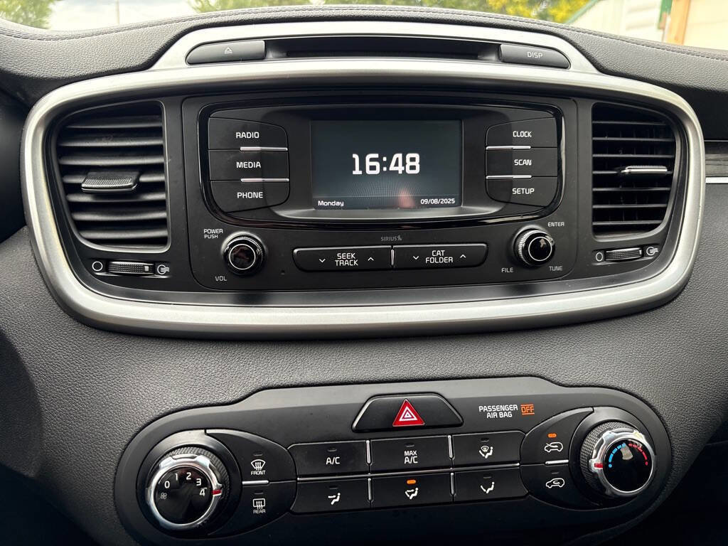 Used 2017 Kia Sorento AWD image 15