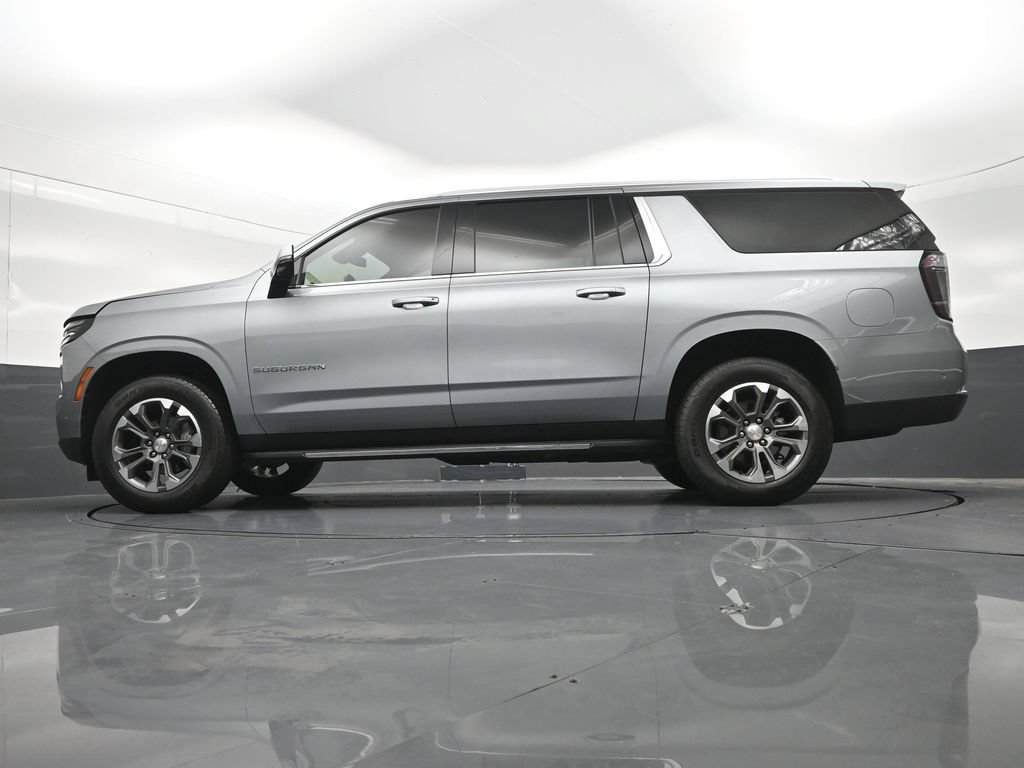 Used 2025 Chevrolet Suburban LT w/ Comfort Package RWD image 26