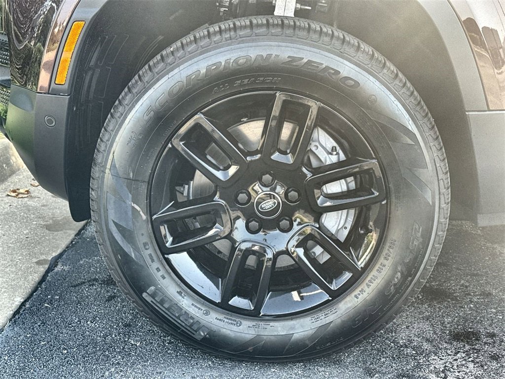 Used 2025 Land Rover Defender 130 S image 10