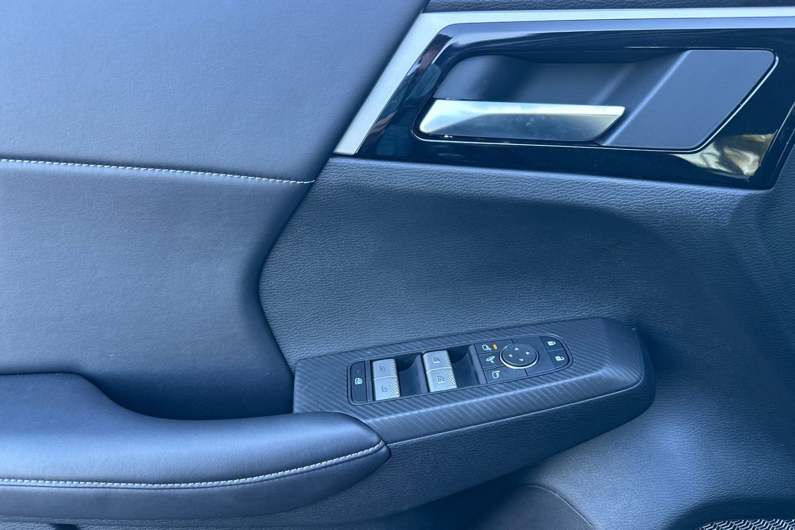 New 2025 Mitsubishi Outlander SE image 10