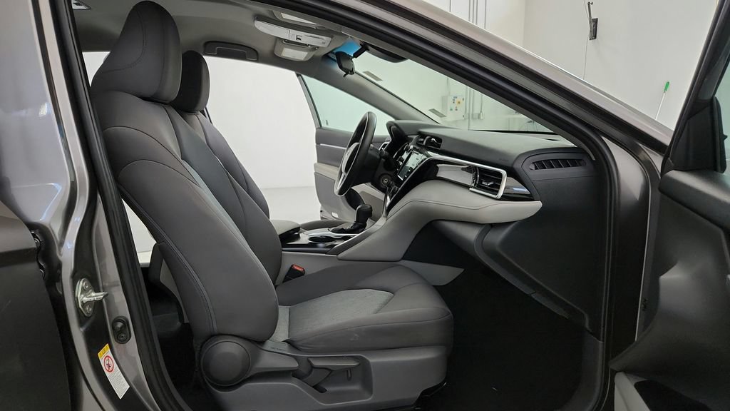 Certified 2018 Toyota Camry LE FWD image 17