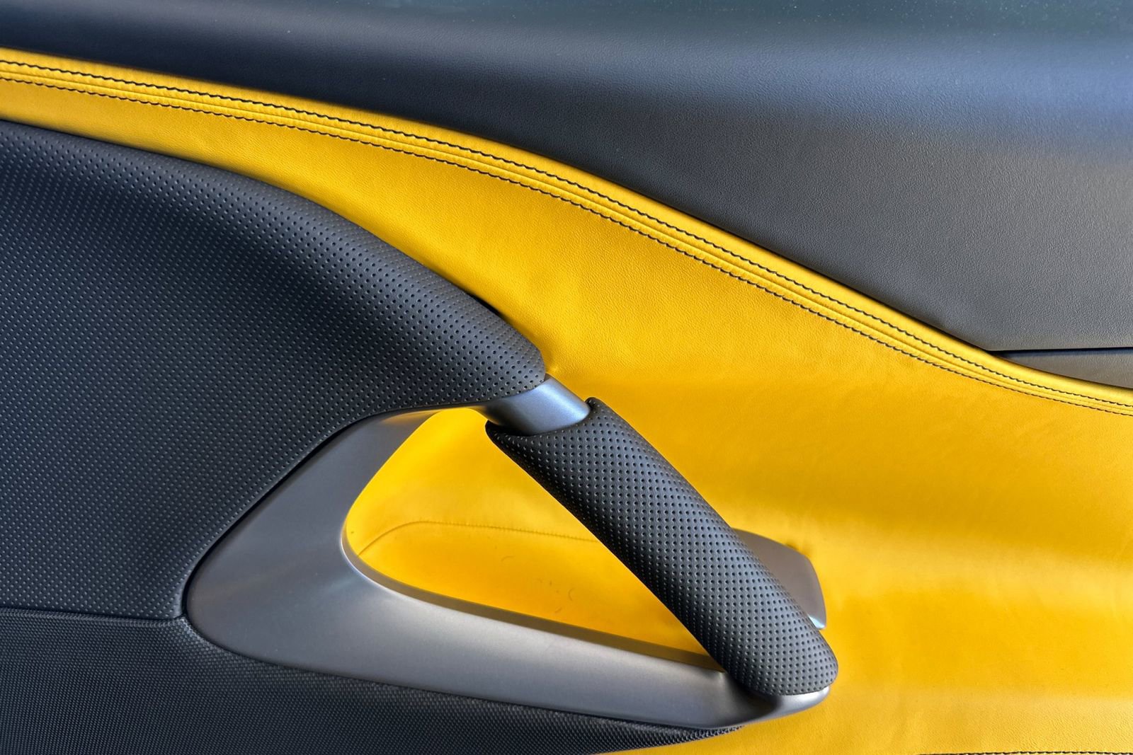 Used 2020 Ferrari 812 Superfast image 18