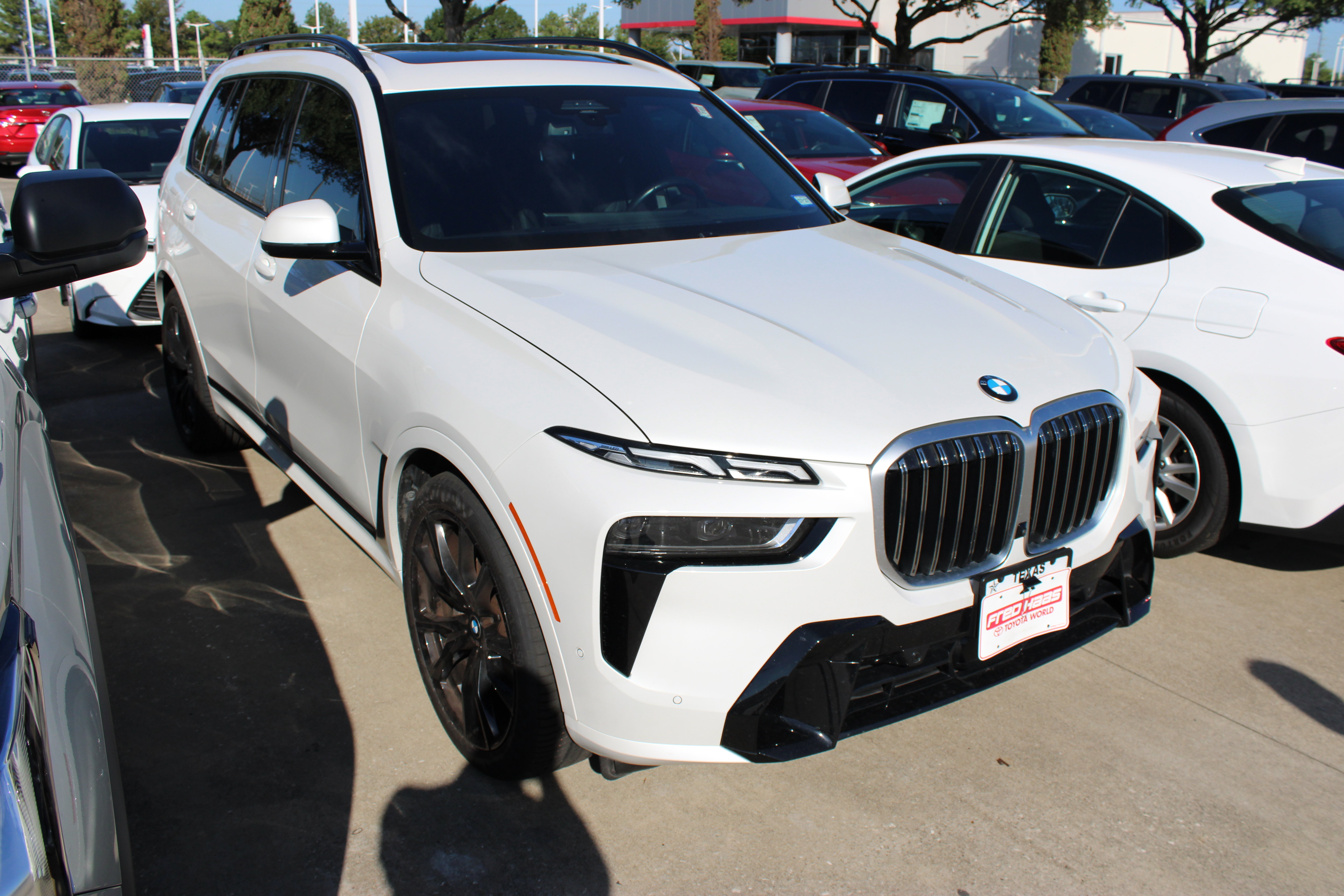 Used 2024 BMW X7 xDrive40i w/ M Sport Package AWD/4WD image 2