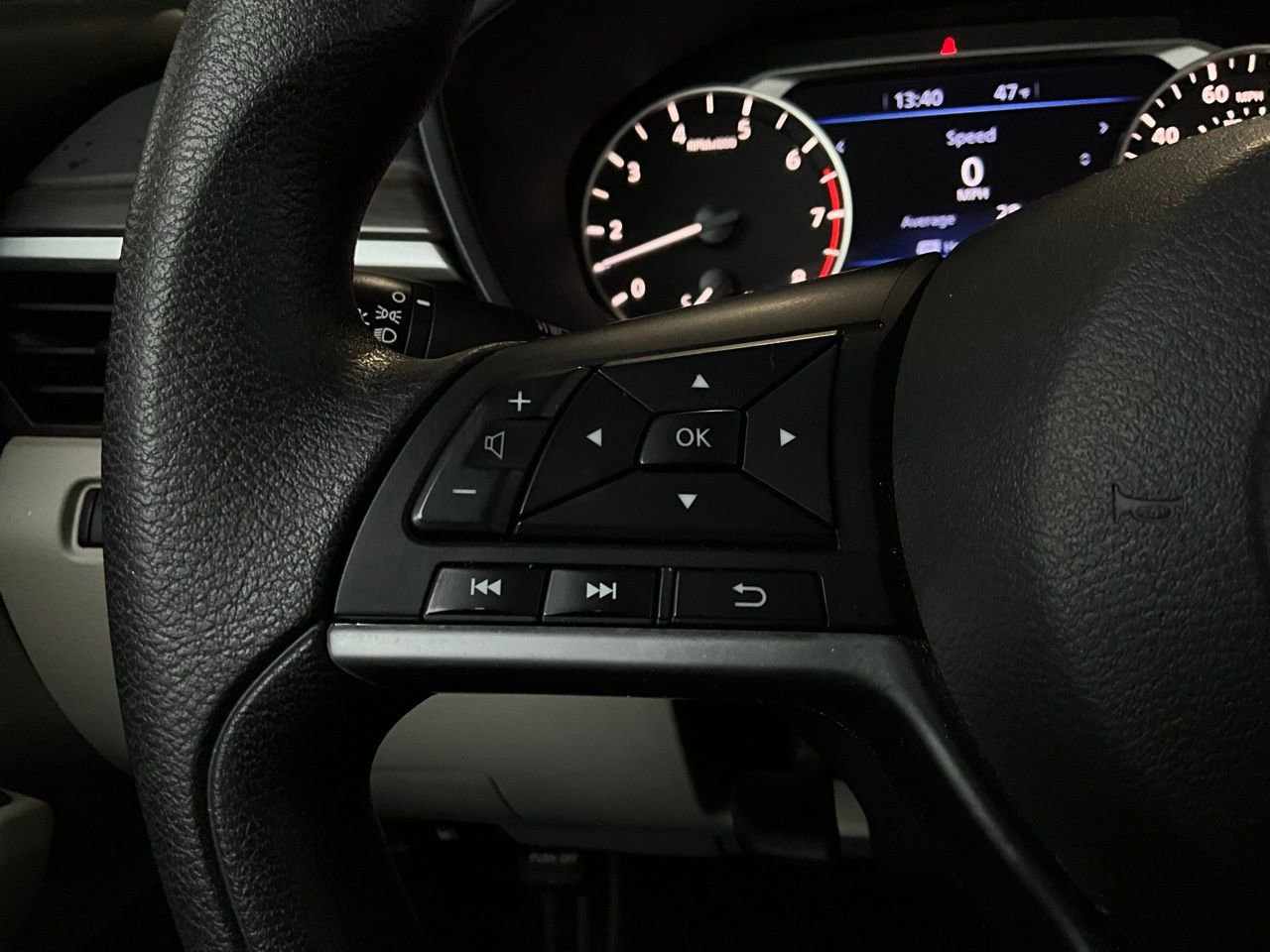 Used 2025 Nissan Altima 2.5 SV image 32