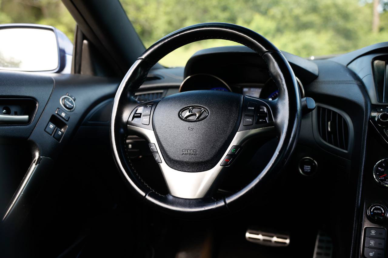 Used 2016 Hyundai Genesis Coupe 3.8 RWD image 23
