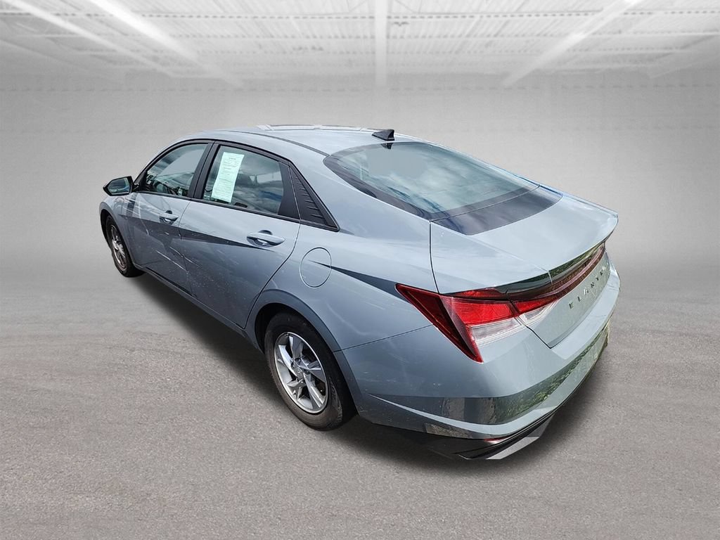 Used 2021 Hyundai Elantra SE FWD image 7