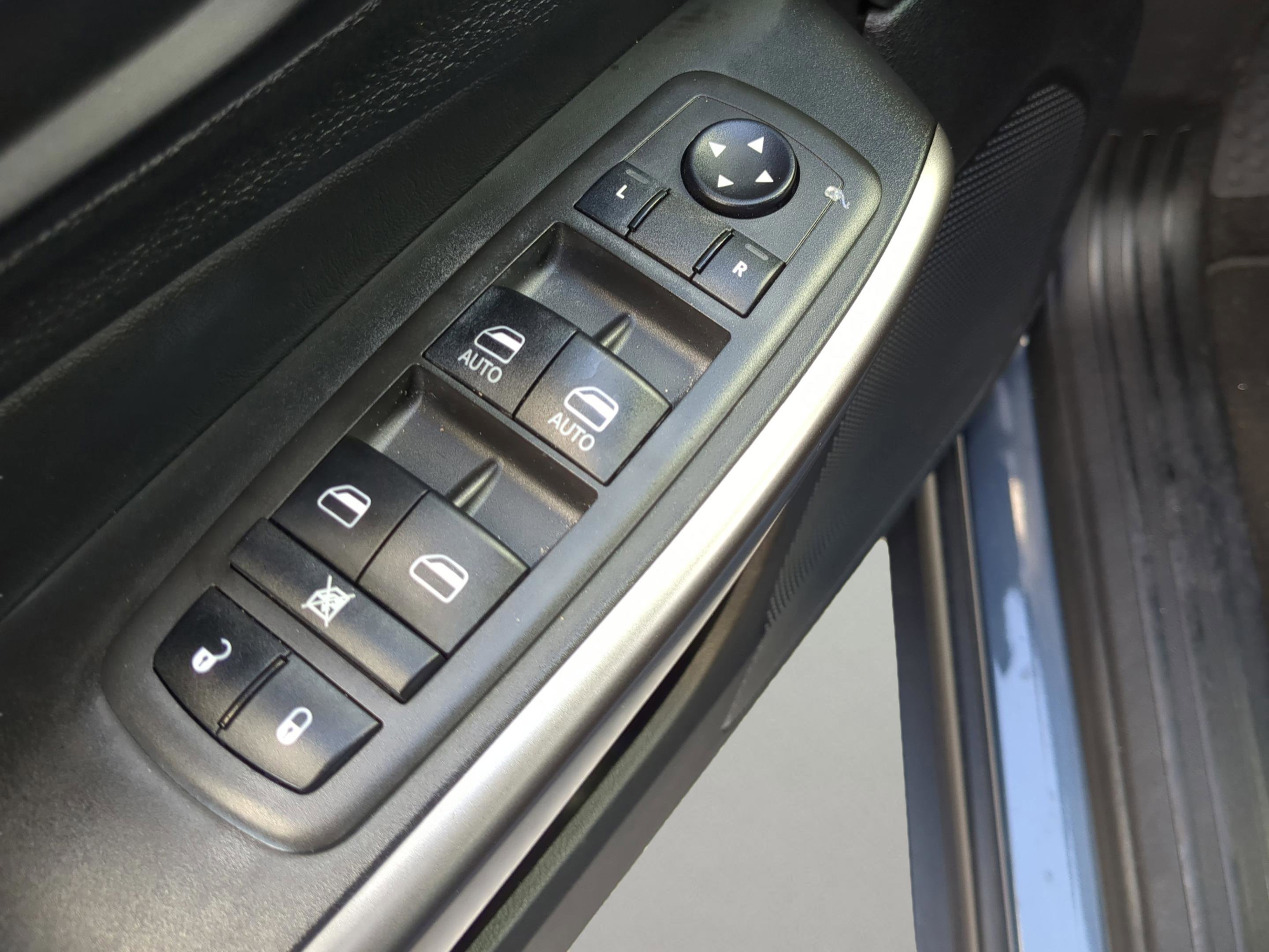 Used 2021 Jeep Cherokee Latitude Lux FWD image 19