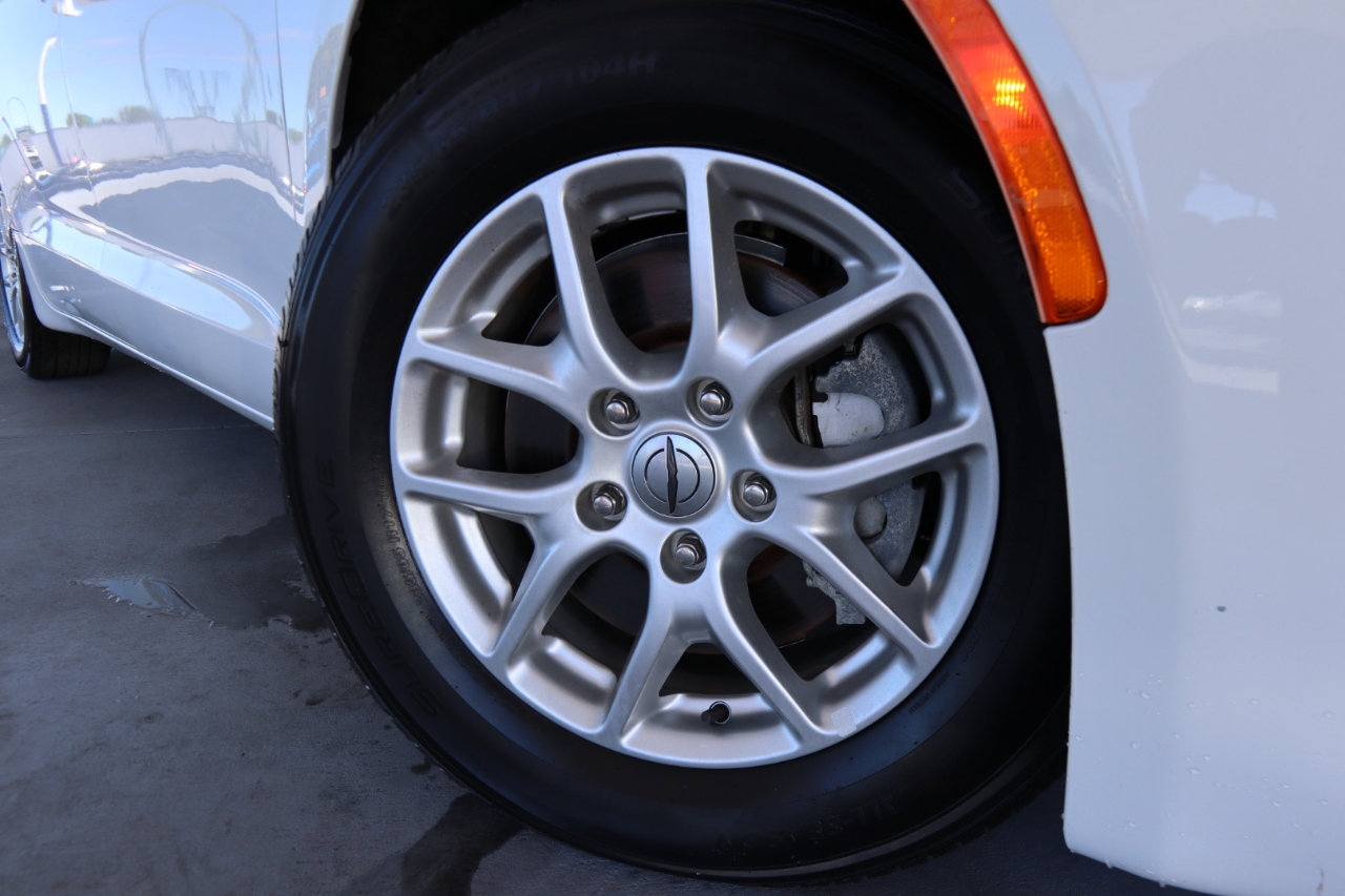 Used 2021 Chrysler Voyager Lxi image 3