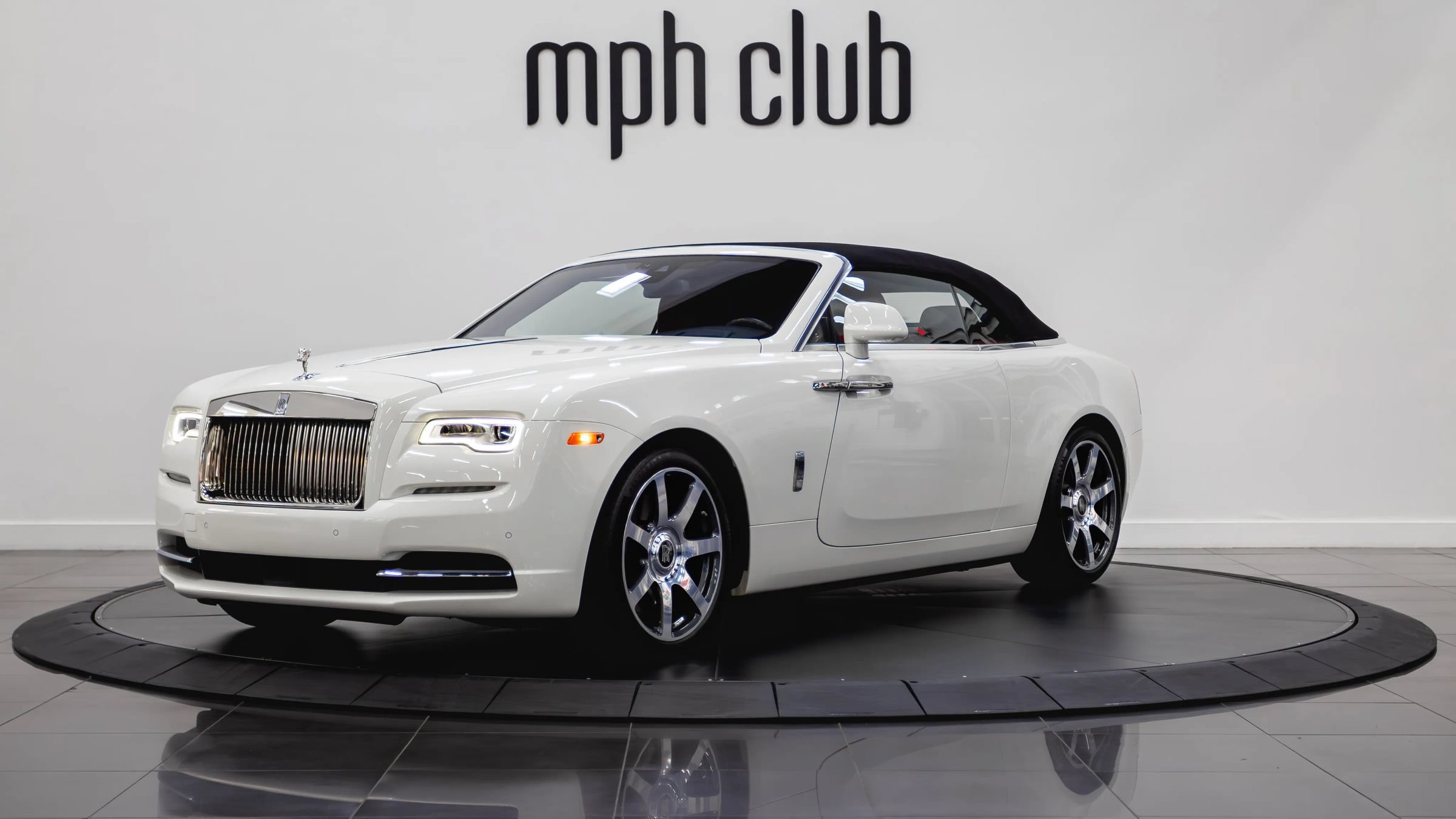 Used 2017 Rolls-Royce Dawn RWD image 3