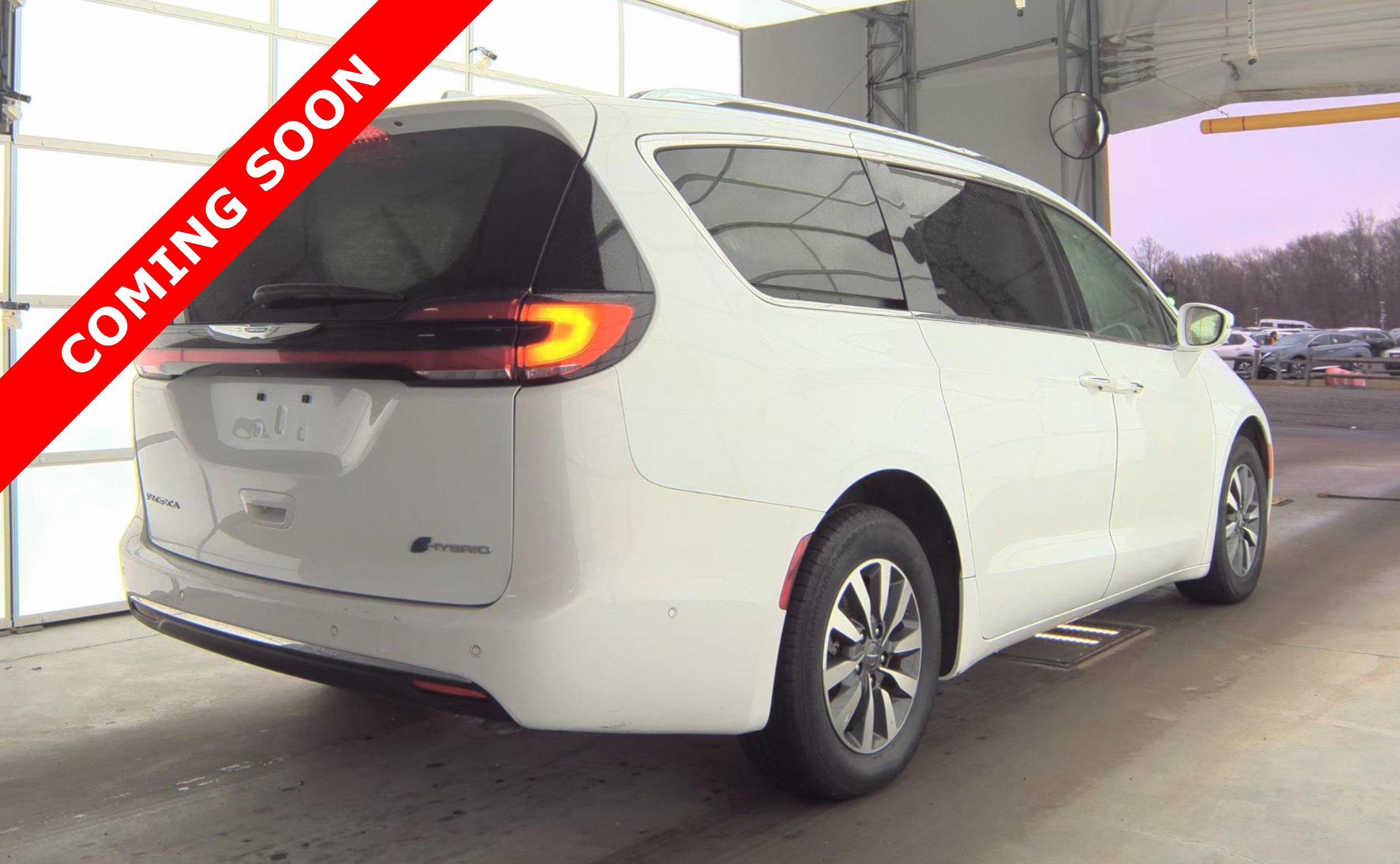 Used 2021 Chrysler Pacifica Touring-L image 4