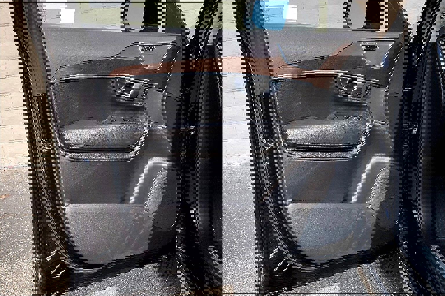 Used 2018 Volvo XC90 T6 Momentum w/ Convenience Package image 22