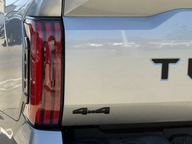 Used 2025 Toyota Tundra Limited AWD/4WD image 6