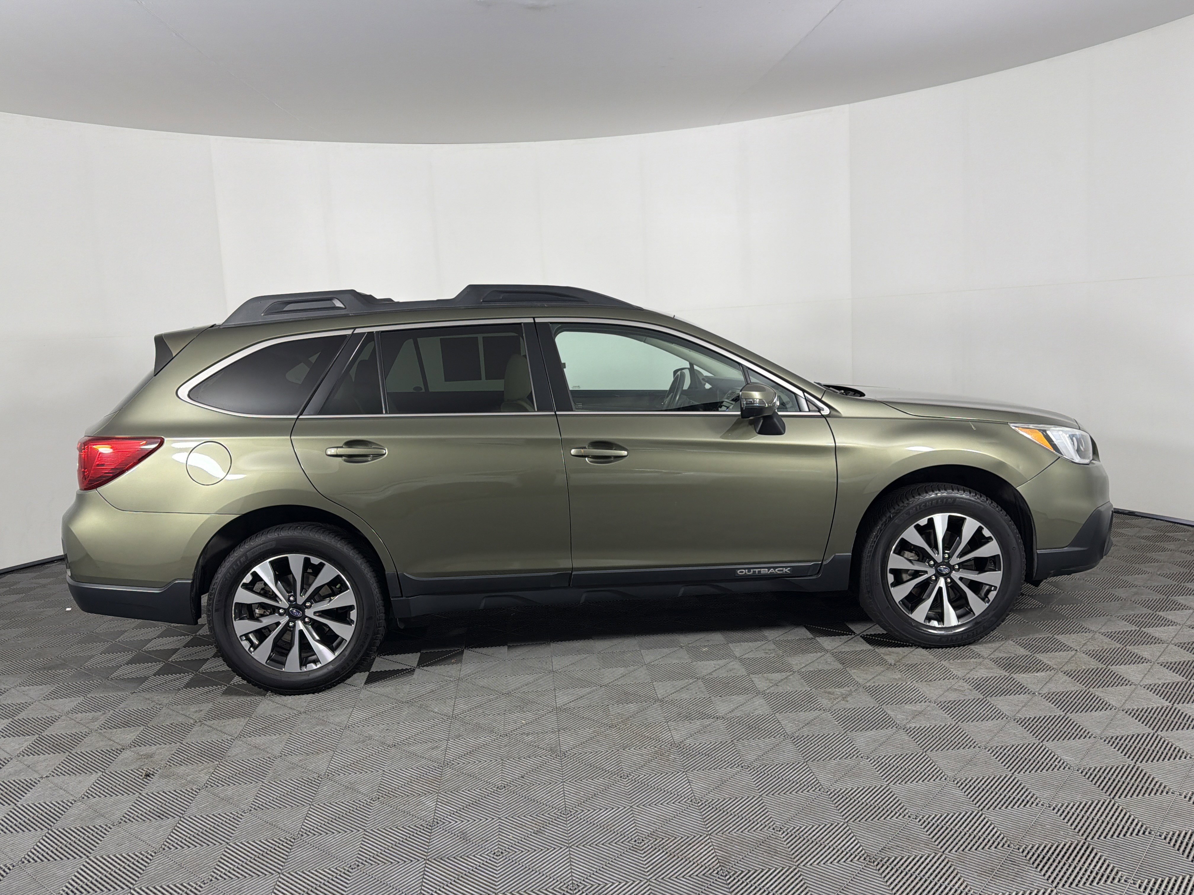 Used 2016 Subaru Outback 2.5i Limited image 29