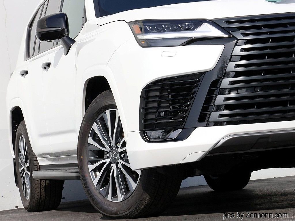 New 2026 Lexus LX 600 4WD w/ Premium Package image 4