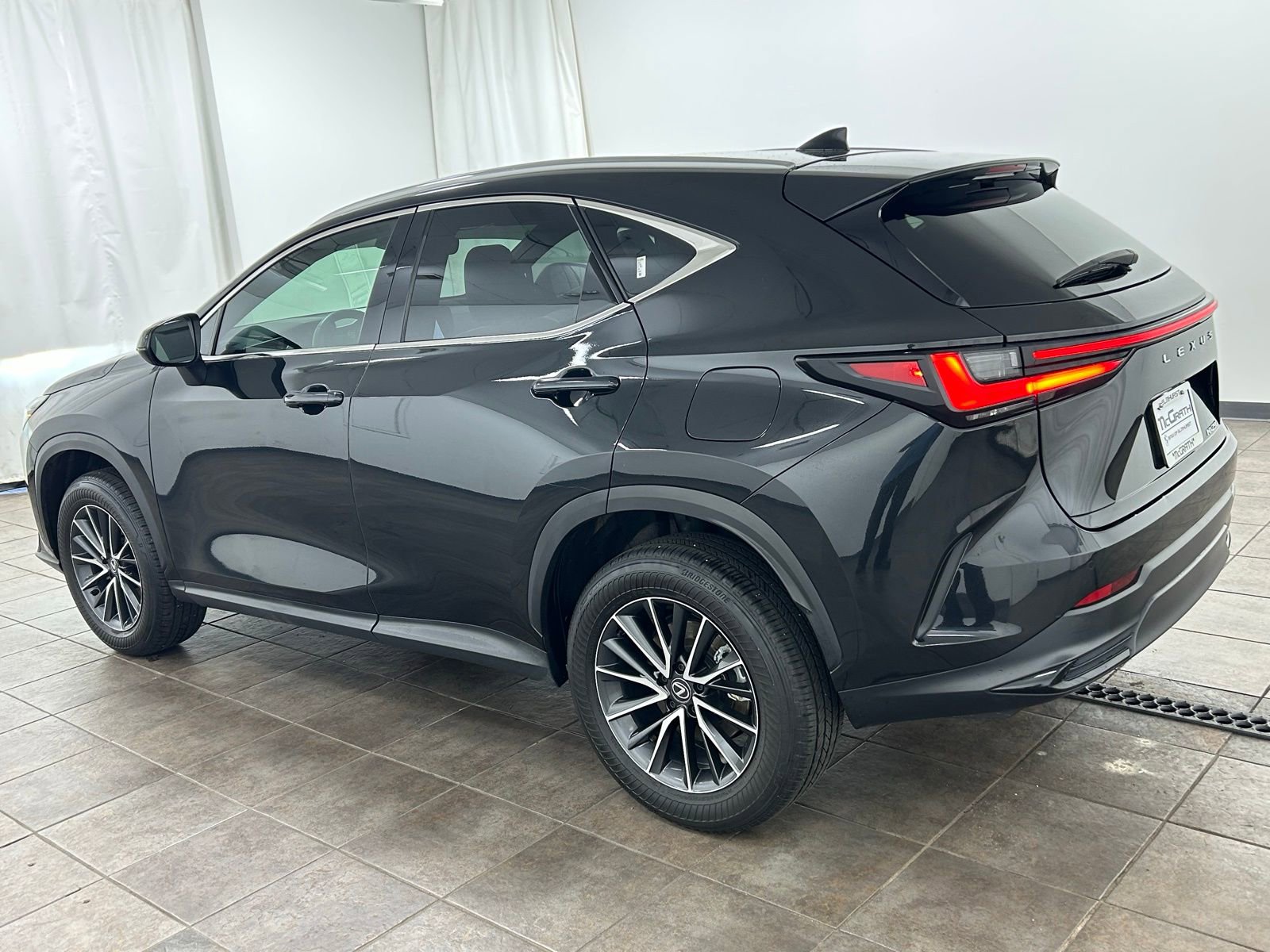 Used 2024 Lexus NX 250 FWD w/ Cold Area Package image 3