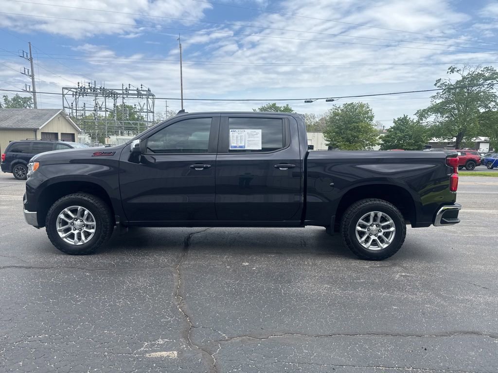 Used 2023 Chevrolet Silverado 1500 LT w/ Z71 Off-Road Package AWD/4WD image 4