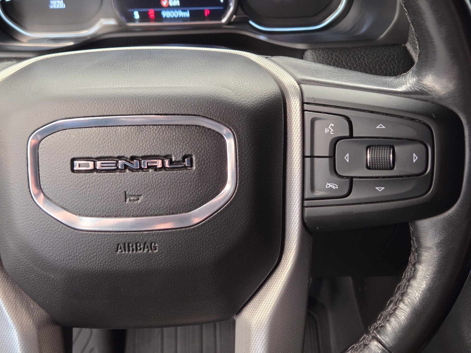 Used 2021 GMC Yukon Denali w/ Denali Premium Package AWD/4WD image 19