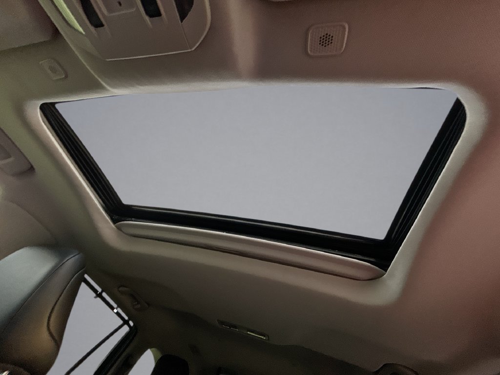 Used 2024 Toyota Highlander XLE FWD image 30