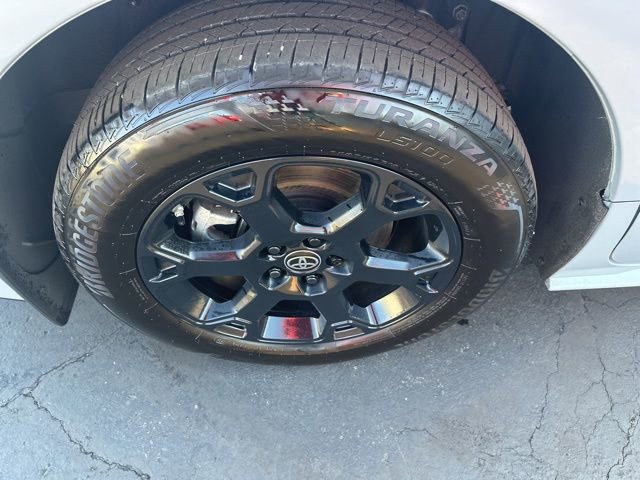 Used 2025 Toyota Sienna XLE Woodland Edition image 23