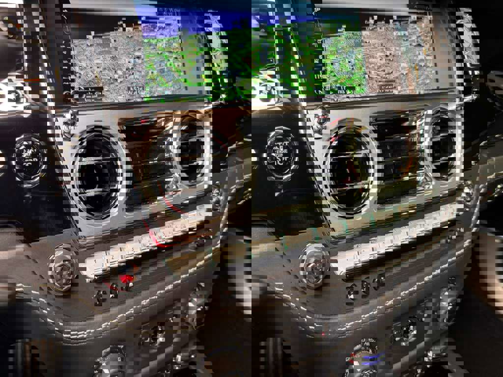 Used 2019 Rolls-Royce Dawn image 28