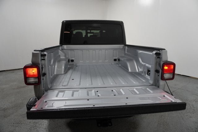 New 2023 Jeep Gladiator Sport AWD/4WD image 4