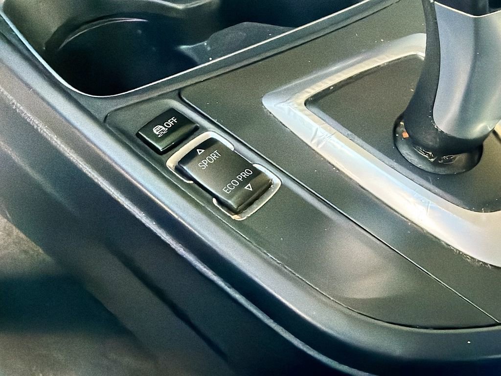 Used 2014 BMW 320i xDrive Sedan image 28